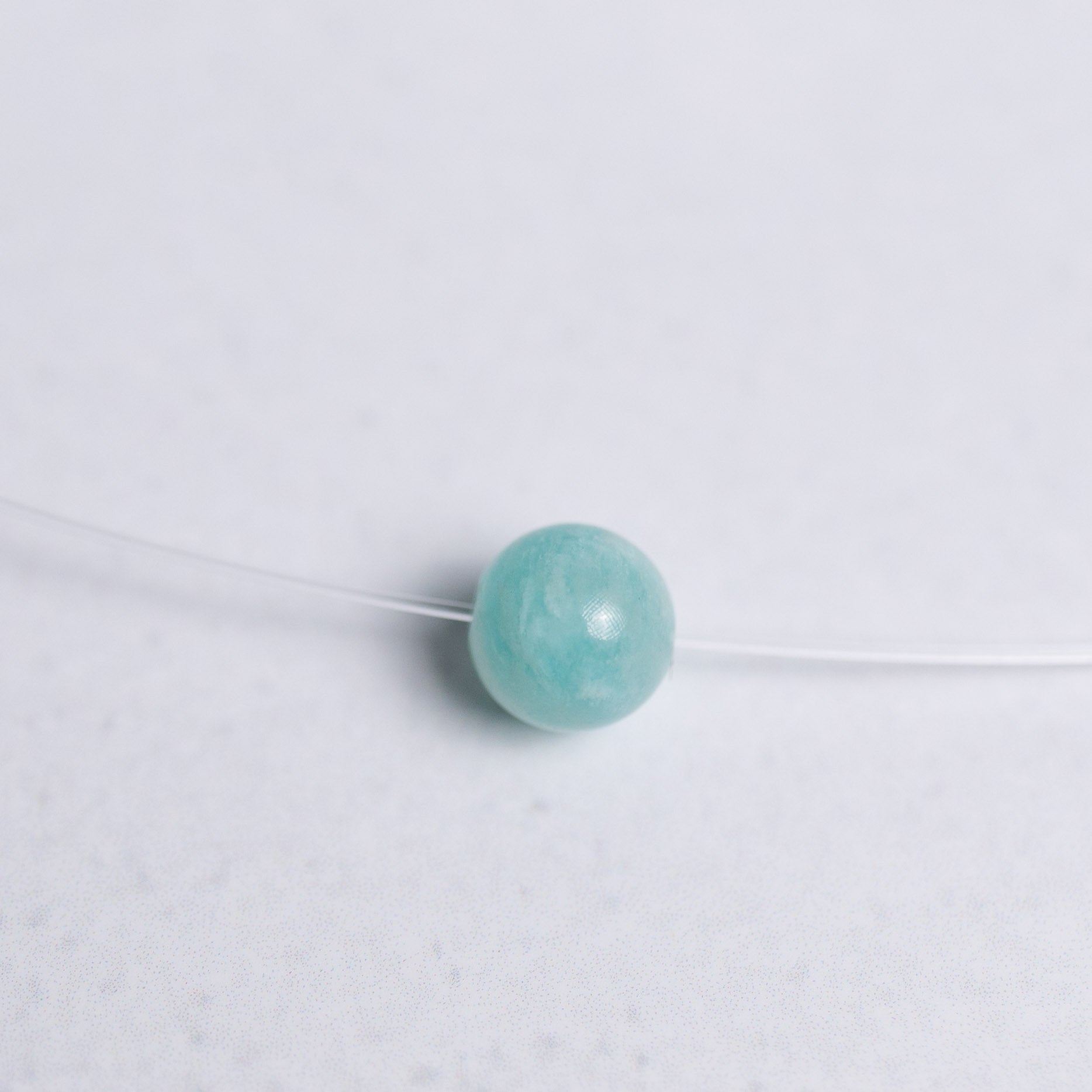 Kette mit 6mm Edelstein-Perle nach Wahl – transparentes Nylonband – handgefertigter Schmuck von Moonlight Edelsteine