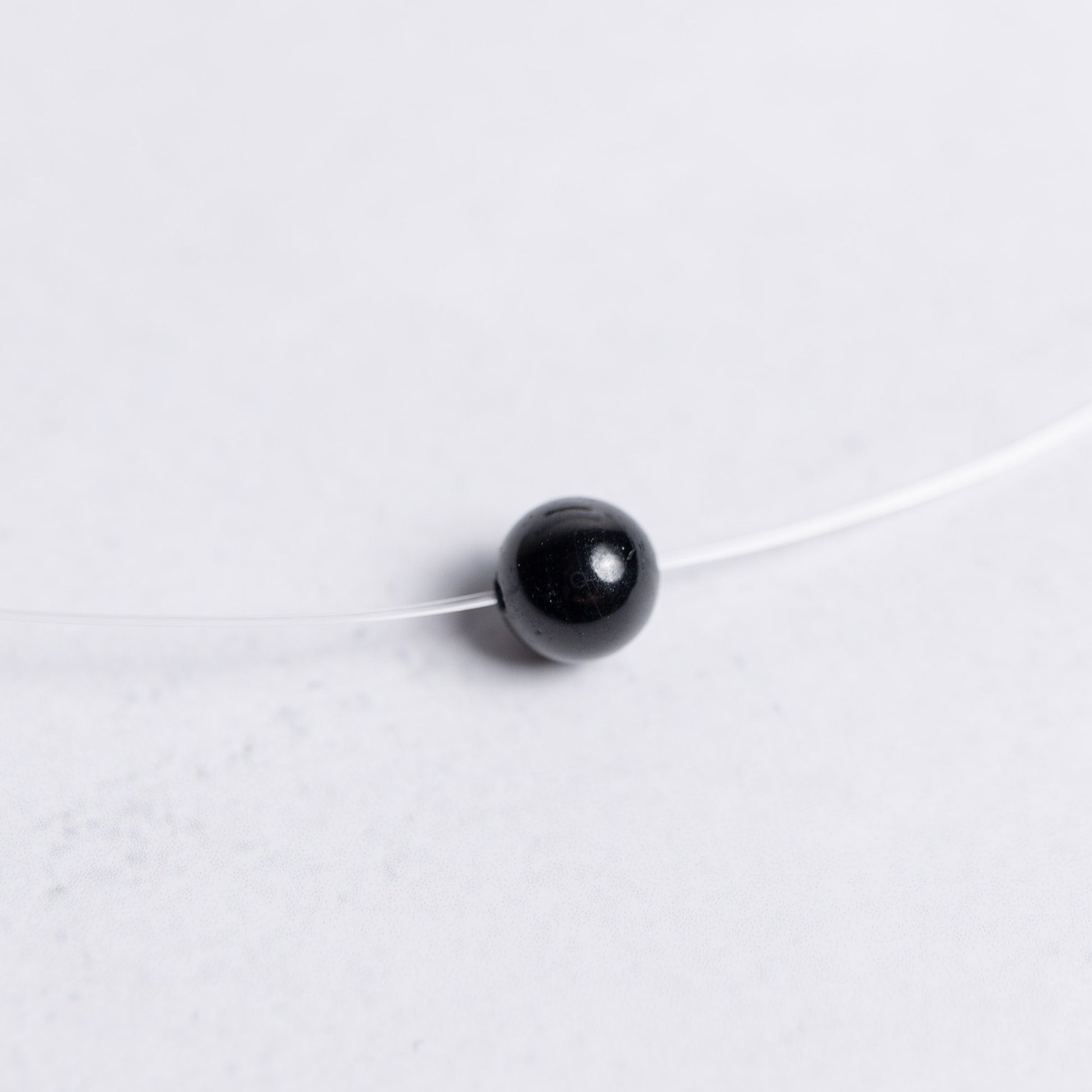 Kette mit 6mm Edelstein-Perle nach Wahl – transparentes Nylonband – handgefertigter Schmuck von Moonlight Edelsteine