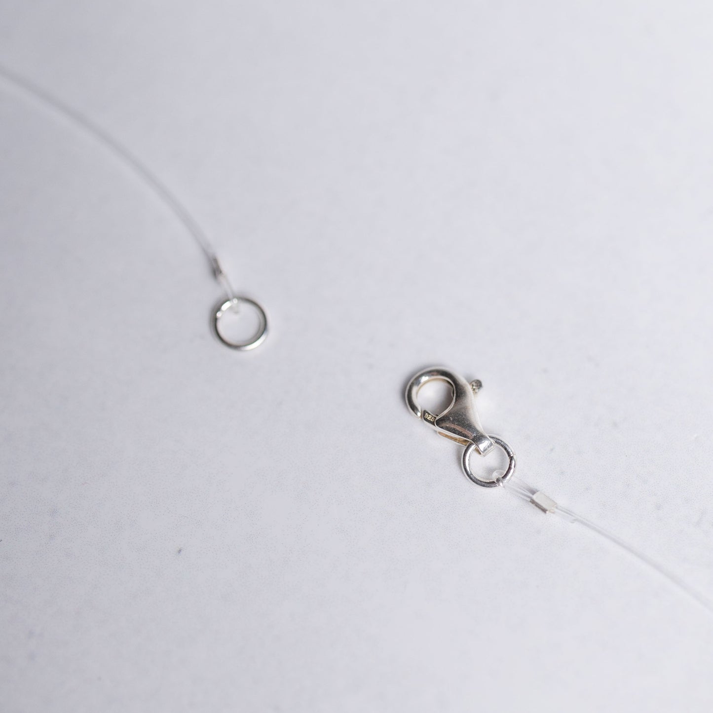 Kette mit 6mm Edelstein-Perle nach Wahl – transparentes Nylonband – handgefertigter Schmuck von Moonlight Edelsteine