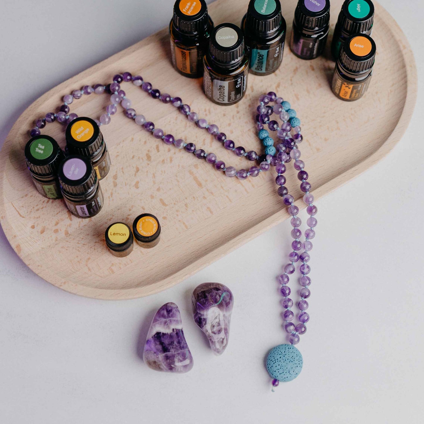 Mala Diffusor Schmuck mit Lavaperlen – kombinierbar mit ätherischen Ölen. Handgefertigt von Moonlight Edelsteine, dein Begleiter für Ruhe und Energie.