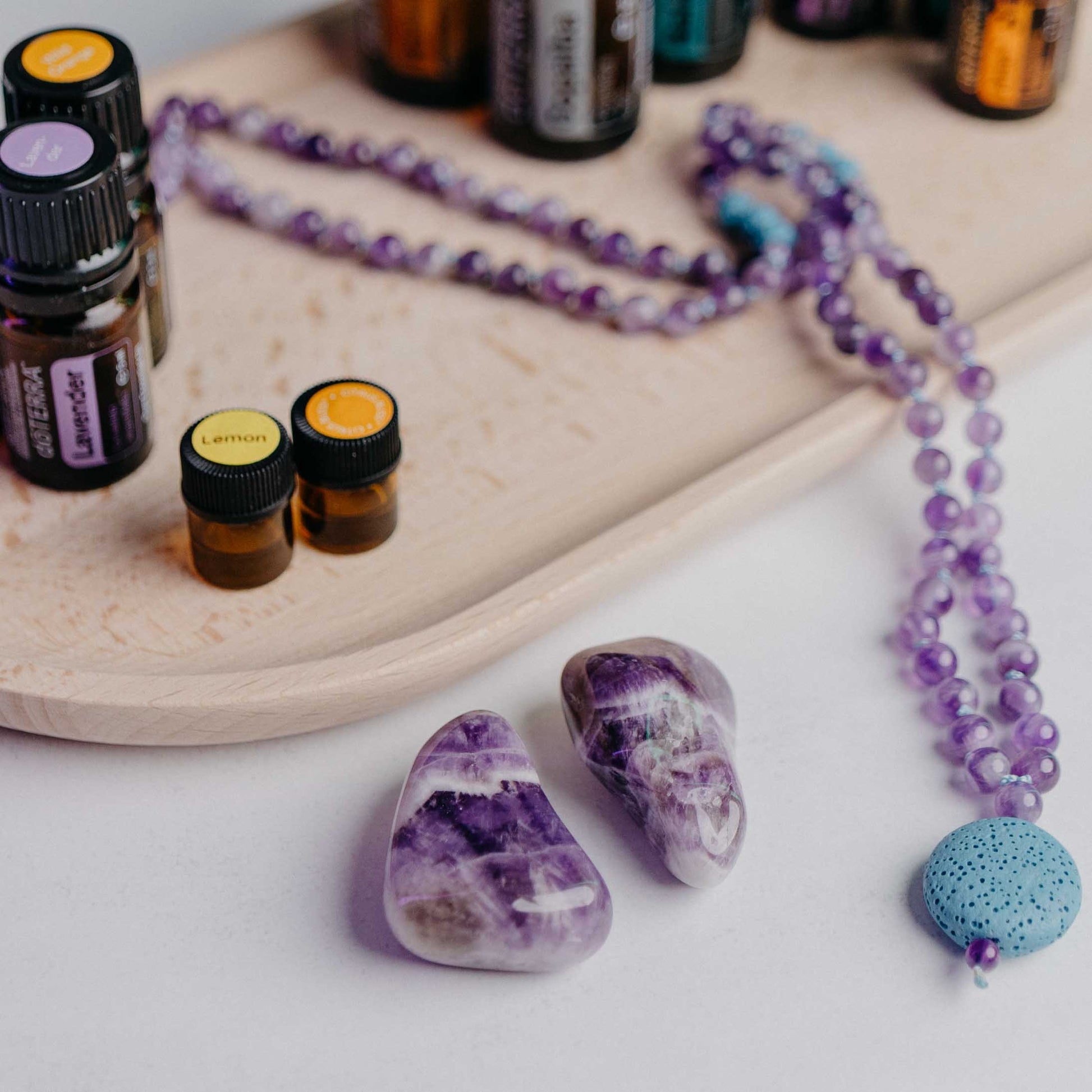 Mala Diffusor Schmuck mit Lavaperlen – kombinierbar mit ätherischen Ölen. Handgefertigt von Moonlight Edelsteine, dein Begleiter für Ruhe und Energie.