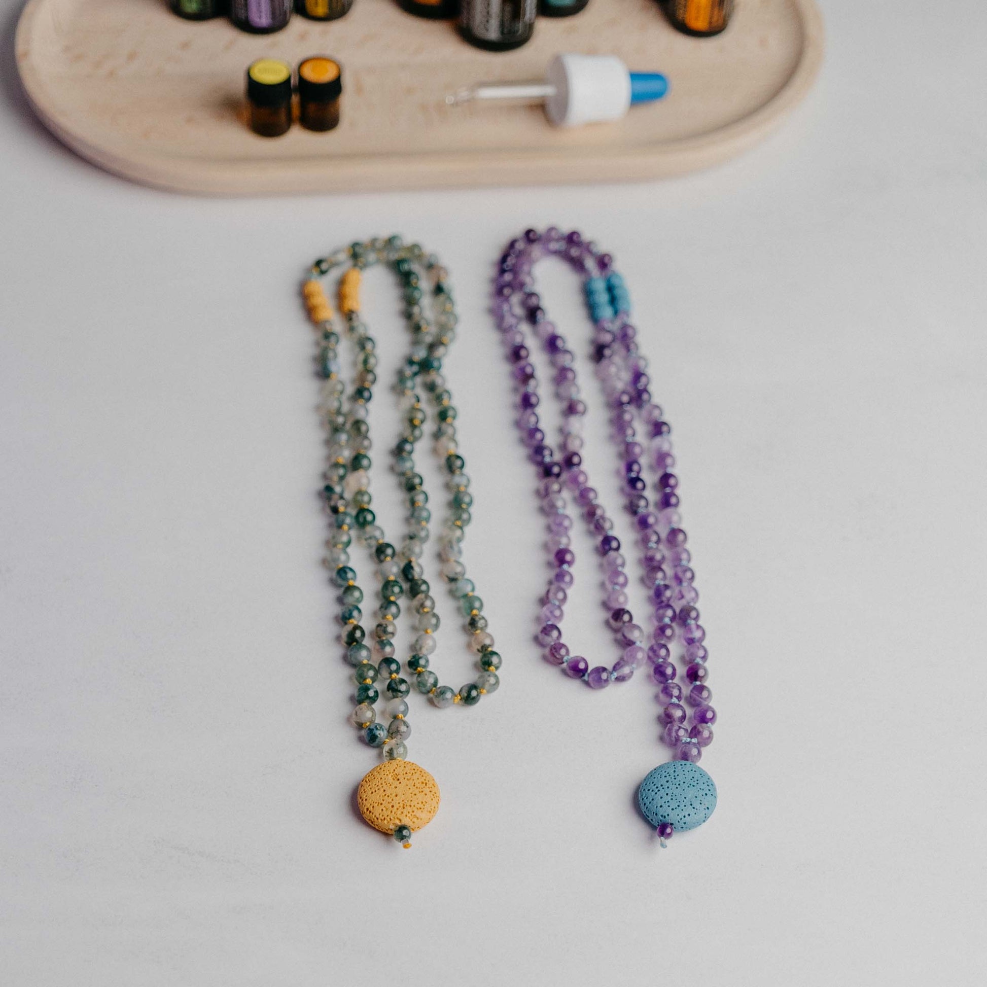 Mala Diffusor Schmuck mit Lavaperlen – kombinierbar mit ätherischen Ölen. Handgefertigt von Moonlight Edelsteine, dein Begleiter für Ruhe und Energie.