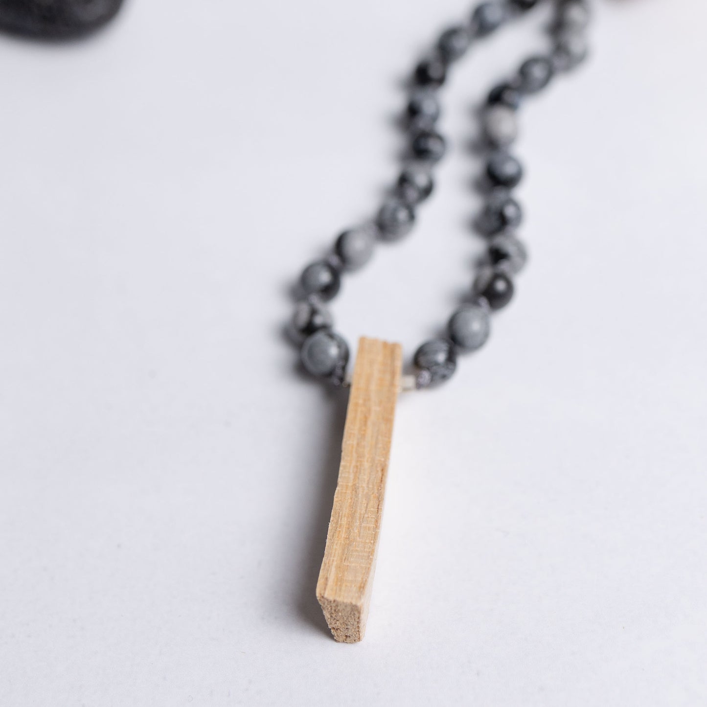 Mala Tiefe Heilung – handgefertigt aus Schneeflockenobsidian und Lava, stärkt innere Balance und Transformation – Moonlight Edelsteine