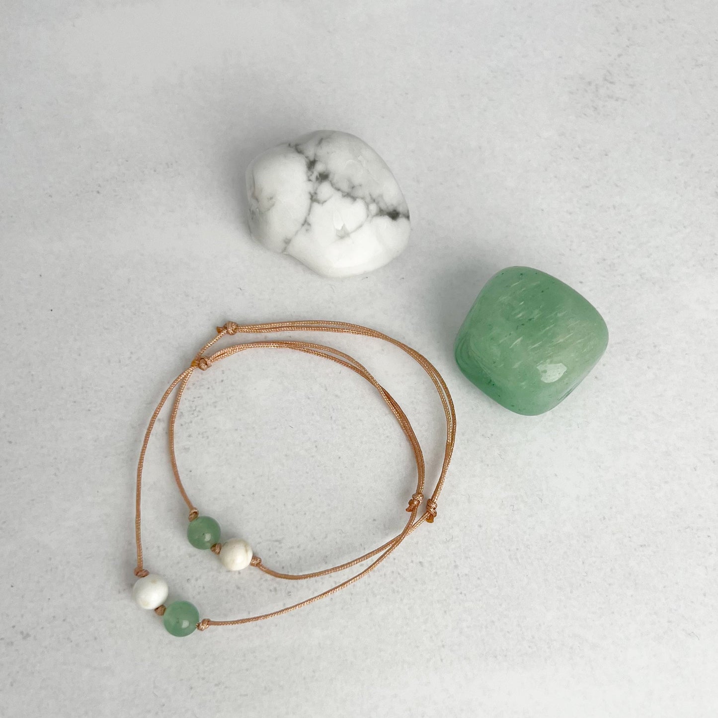 Paararmband 2er-Set – handgefertigte Nylon-Armbänder mit je einer Edelstein-Perle. Symbol für Liebe, Zusammenhalt und Verbundenheit – Moonlight Edelsteine.