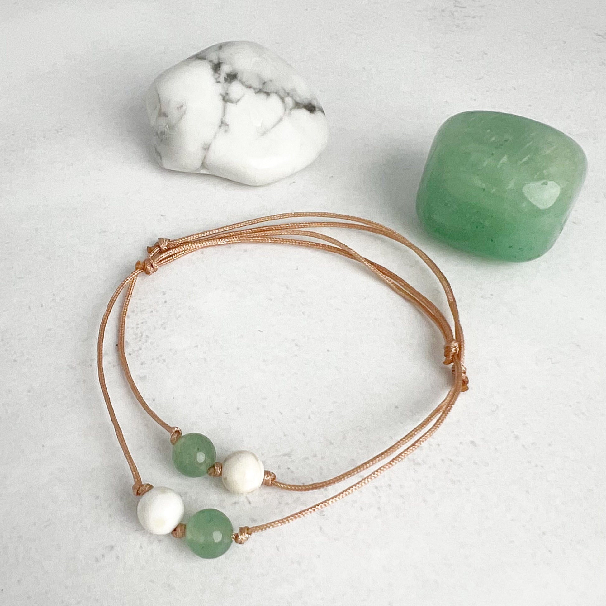 Paararmband 2er-Set – handgefertigte Nylon-Armbänder mit je einer Edelstein-Perle. Symbol für Liebe, Zusammenhalt und Verbundenheit – Moonlight Edelsteine.