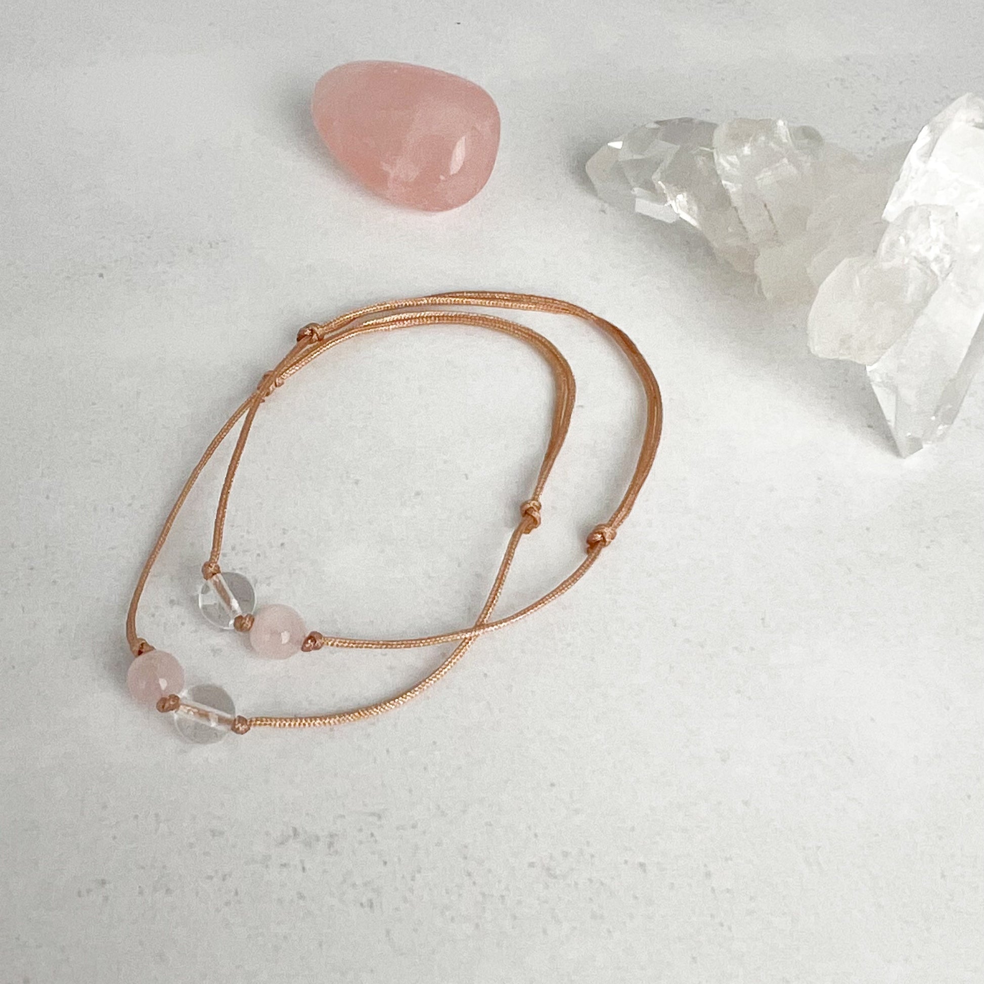 Paararmband 2er-Set – handgefertigte Nylon-Armbänder mit je einer Edelstein-Perle. Symbol für Liebe, Zusammenhalt und Verbundenheit – Moonlight Edelsteine.