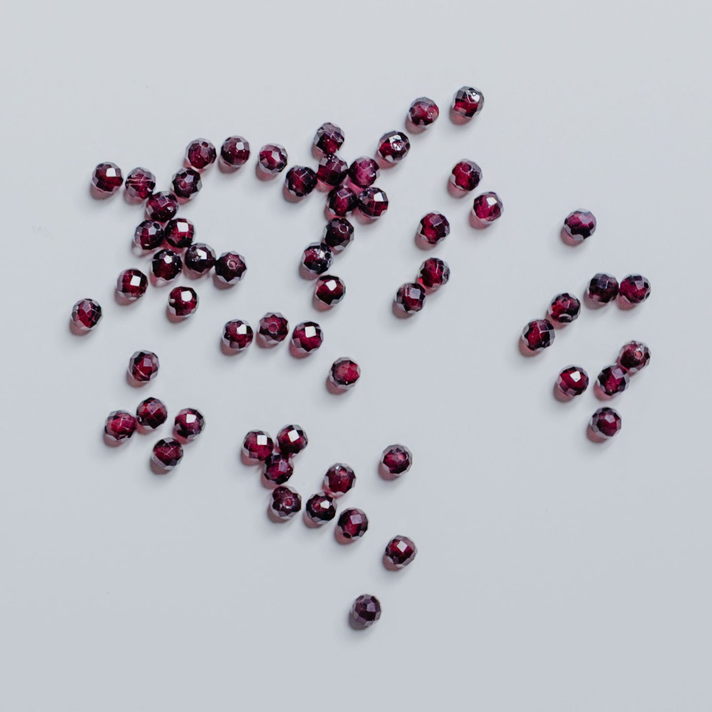 Granat - Perle - 4mm - facettet