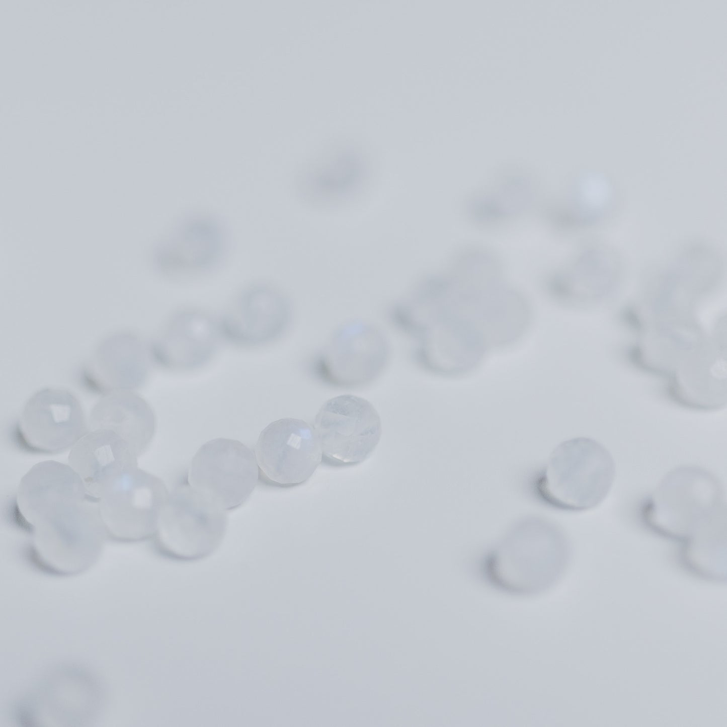 Mondstein weiß - Perle - 4mm - facettet