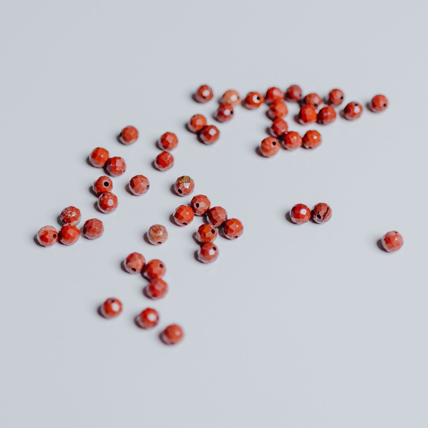 Roter Jaspis - Perle - 4mm - facettet