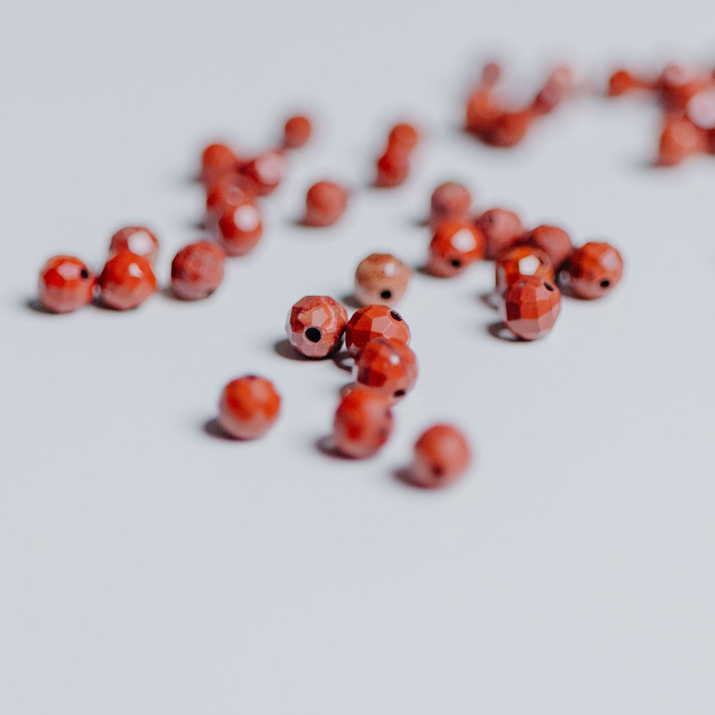 Roter Jaspis - Perle - 4mm - facettet