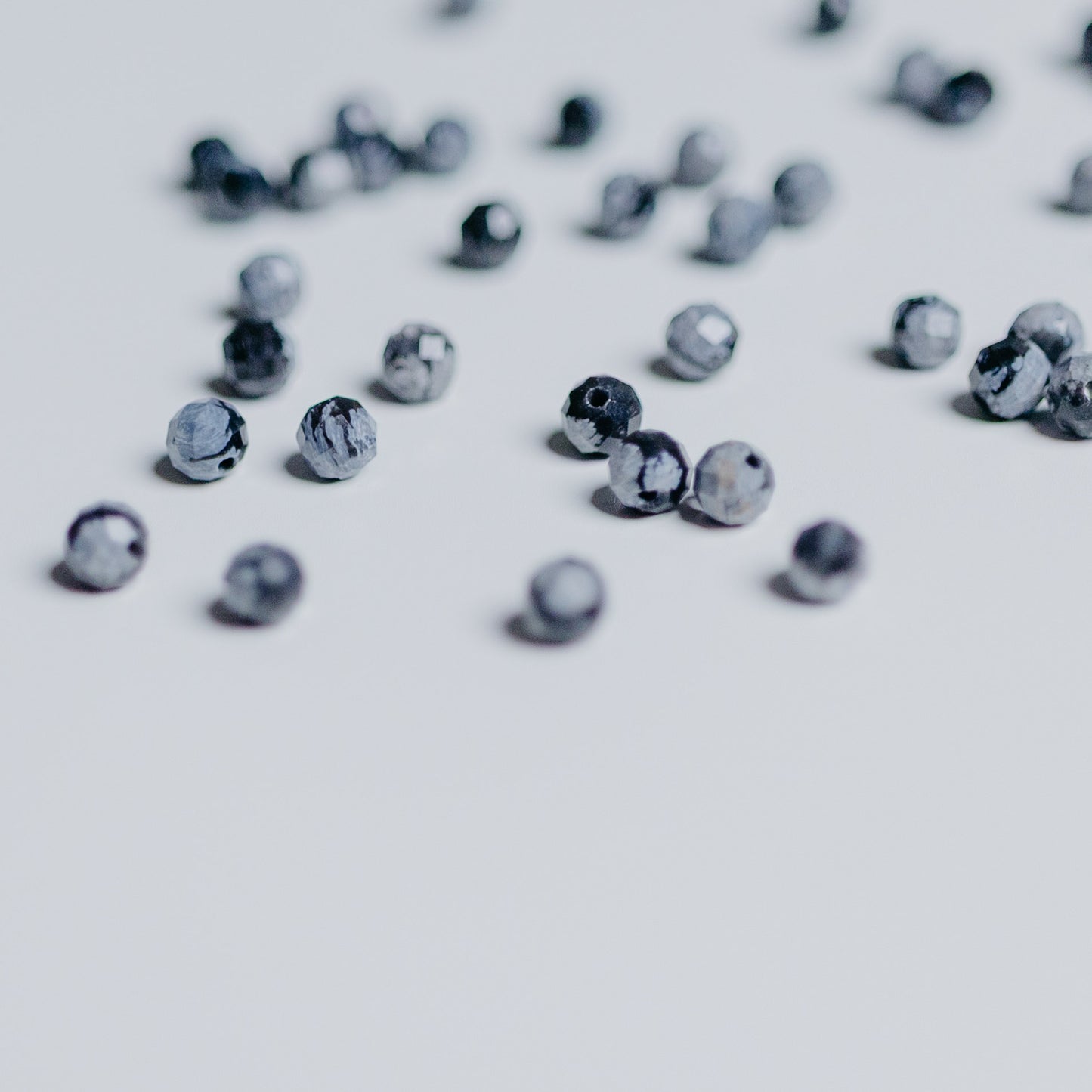 Schneeflockenobsidian - Perle - 4mm - facettet