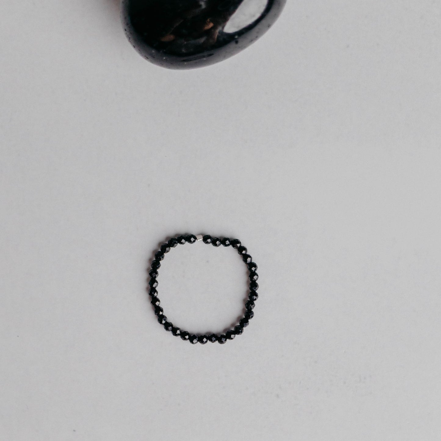 Handgemachter Ring mit Edelstein – zeitloses Design, einzigartig gefertigt von Moonlight Edelsteine.