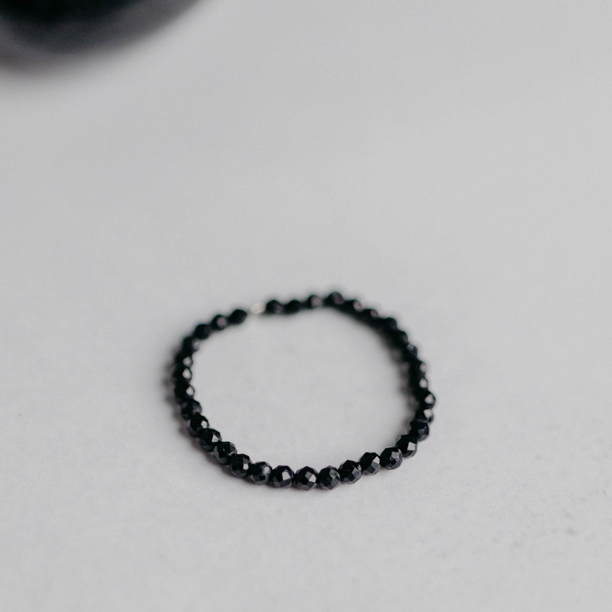 Handgemachter Ring mit Edelstein – zeitloses Design, einzigartig gefertigt von Moonlight Edelsteine.