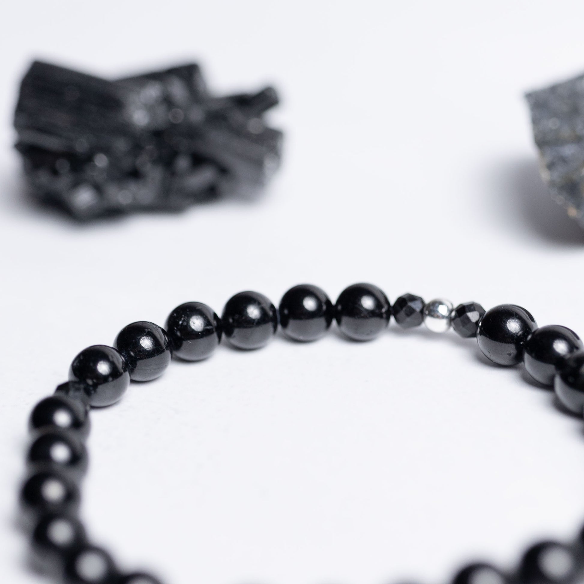 Schutz Armband mit 6mm schwarzen Turmalin Perlen – handgefertigt von Moonlight Edelsteine