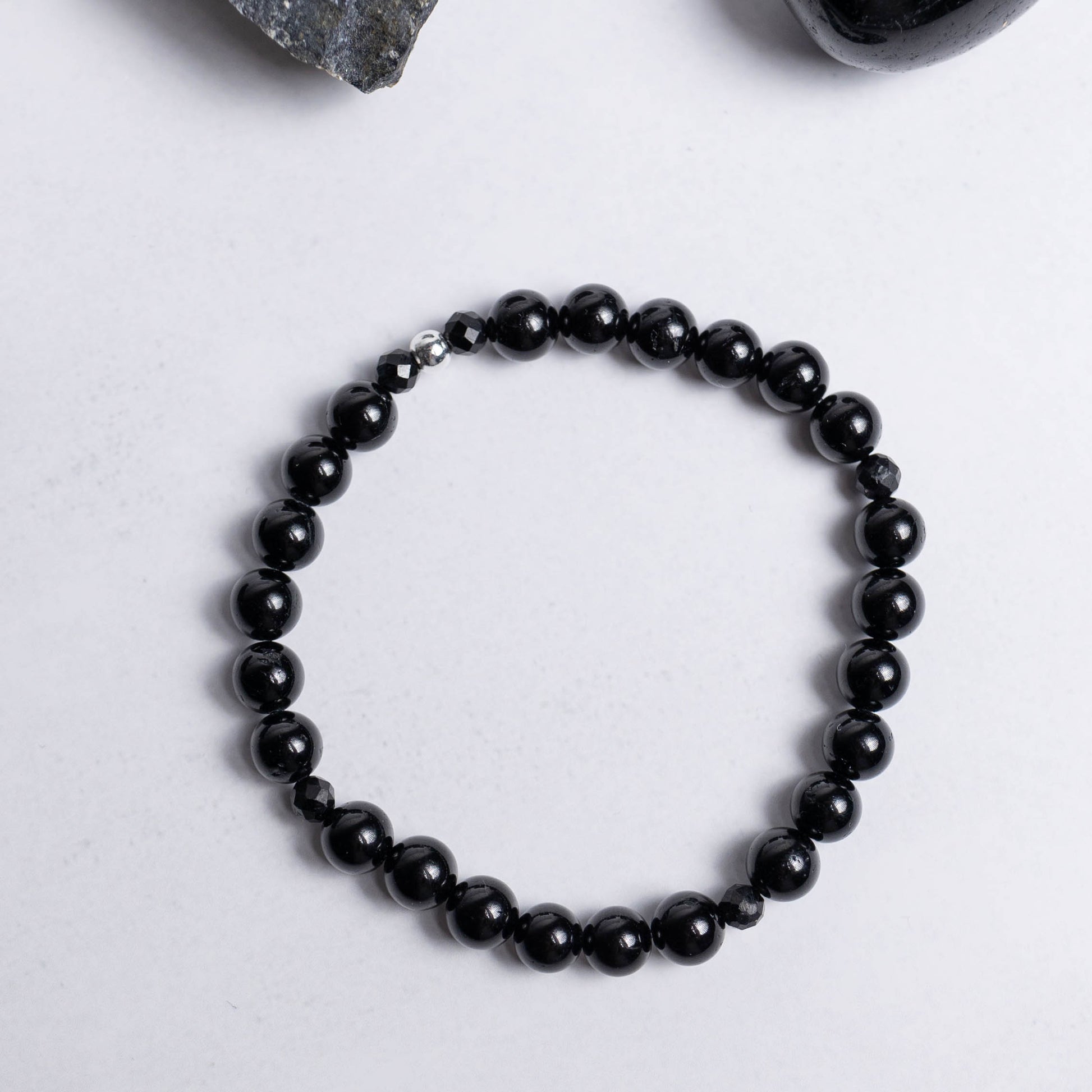 Schutz Armband mit 6mm schwarzen Turmalin Perlen – handgefertigt von Moonlight Edelsteine