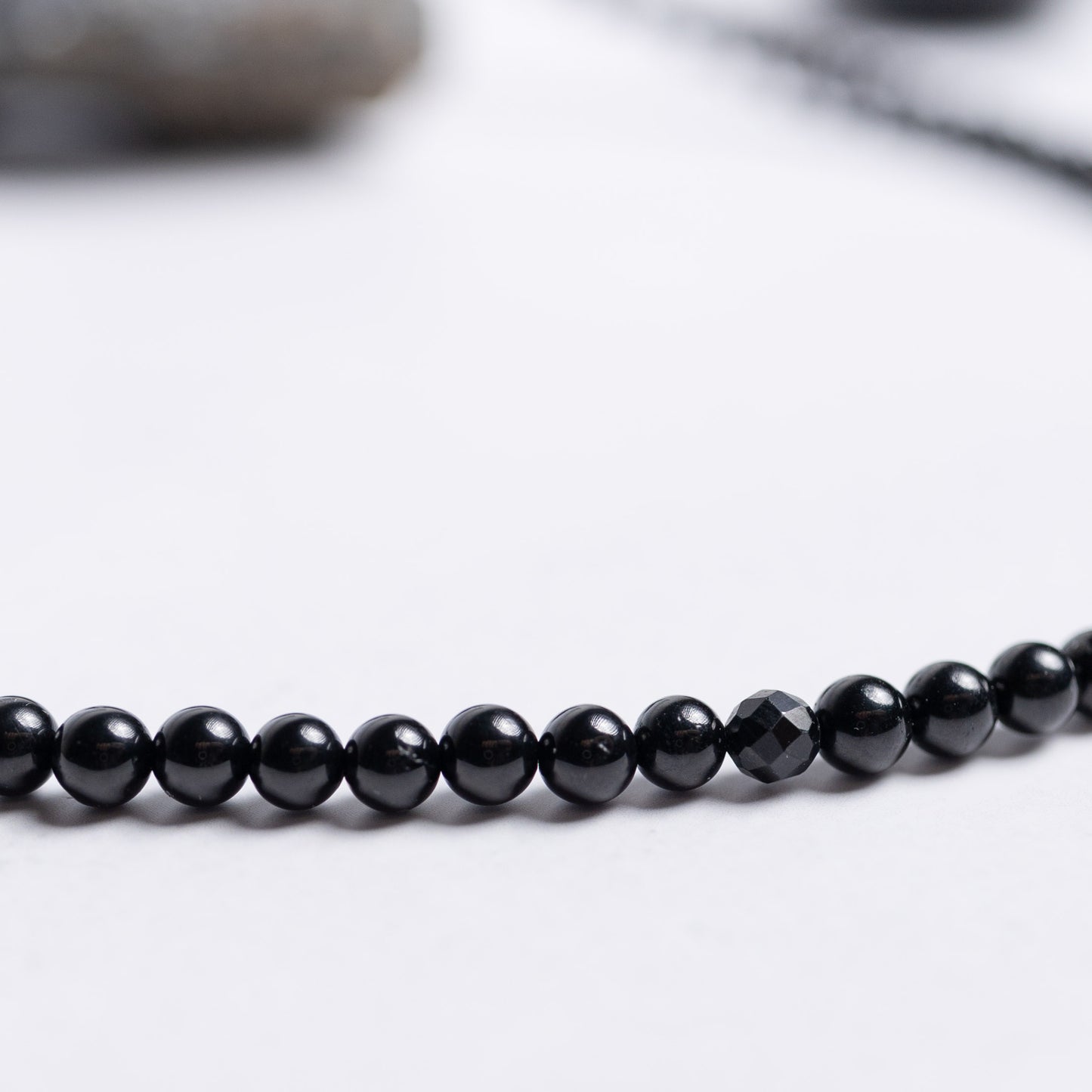 Handgefertigte Schutz Kette mit 4mm schwarzen Turmalin Perlen – Edelsteinschmuck von Moonlight