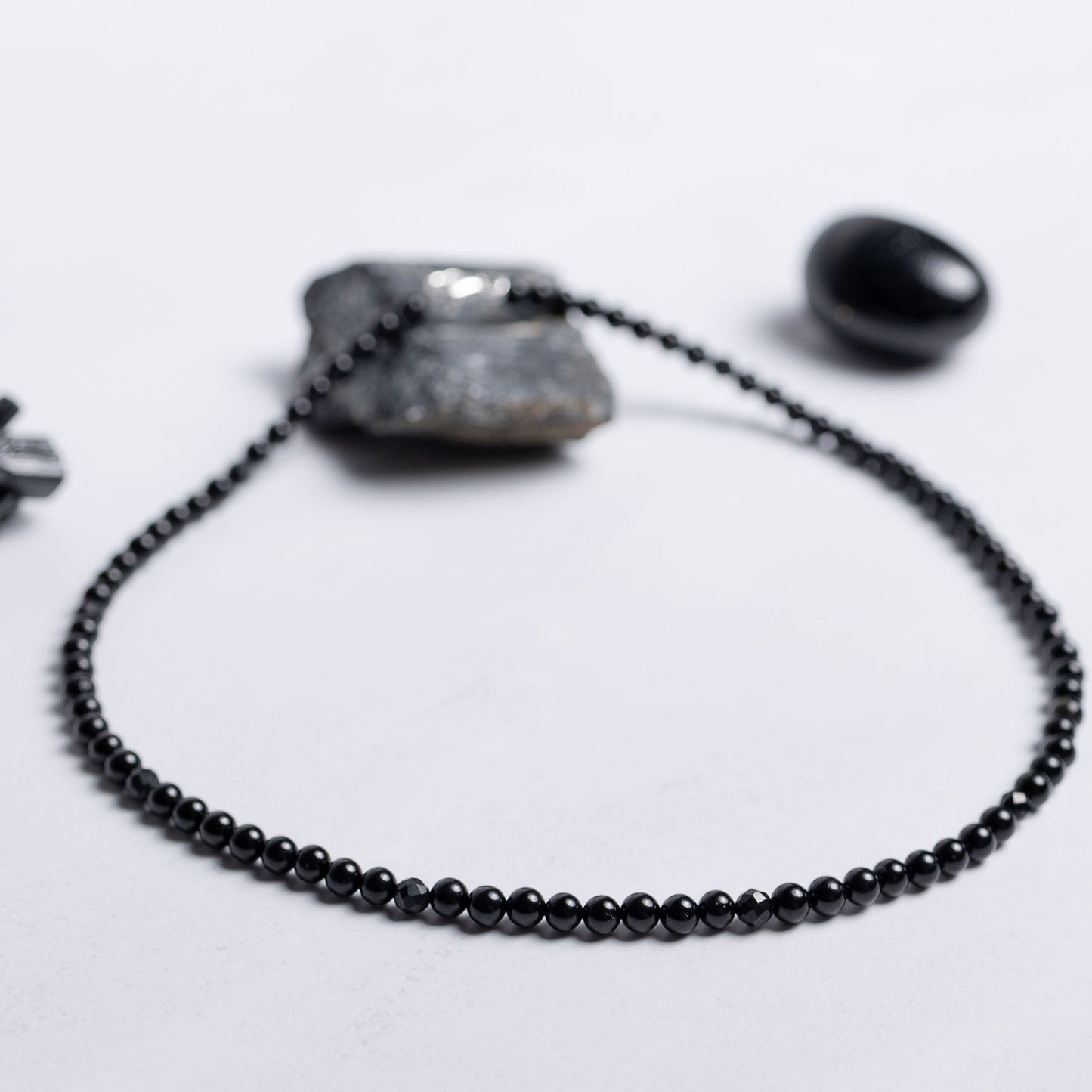 Handgefertigte Schutz Kette mit 4mm schwarzen Turmalin Perlen – Edelsteinschmuck von Moonlight