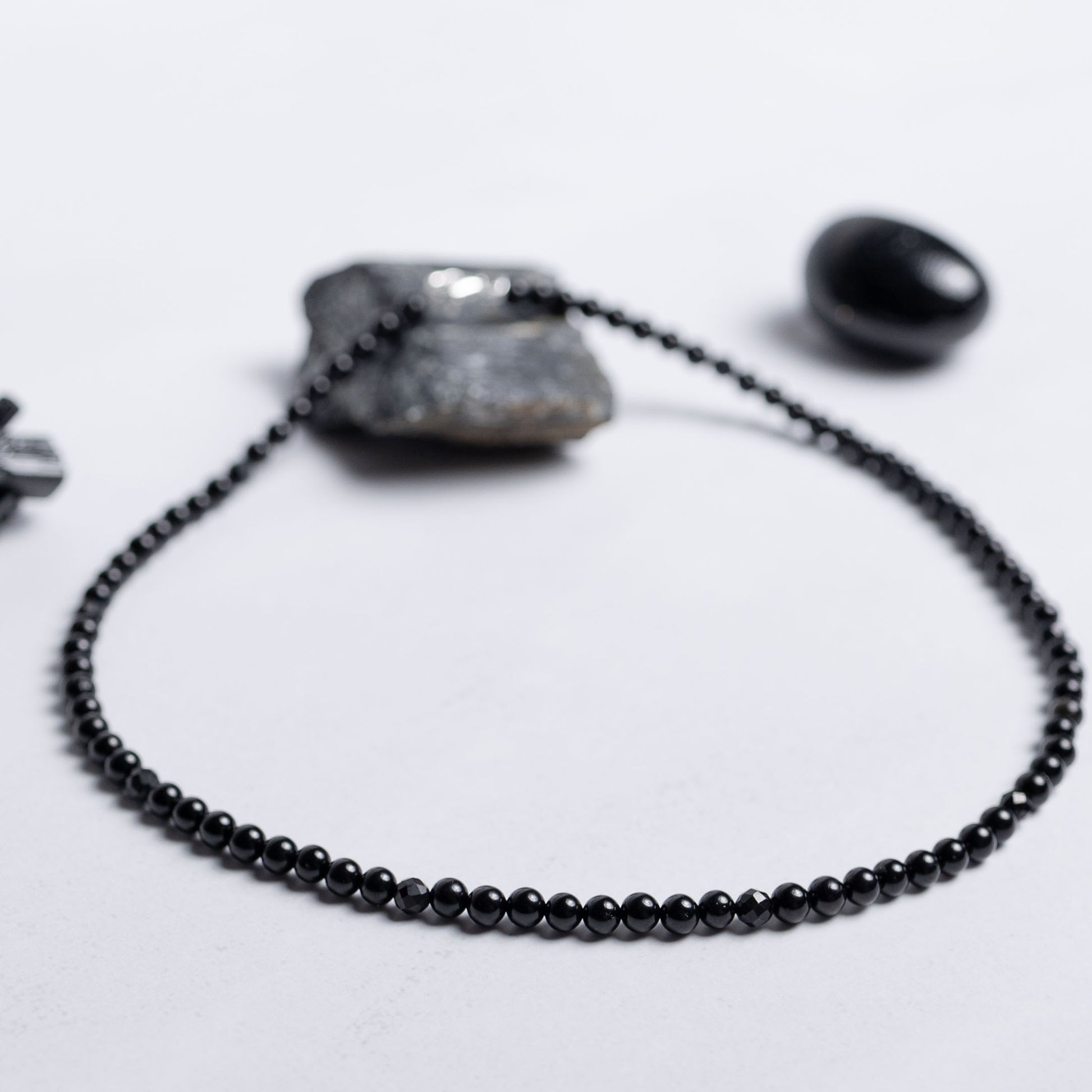 Handgefertigte Schutz Kette mit 4mm schwarzen Turmalin Perlen – Edelsteinschmuck von Moonlight