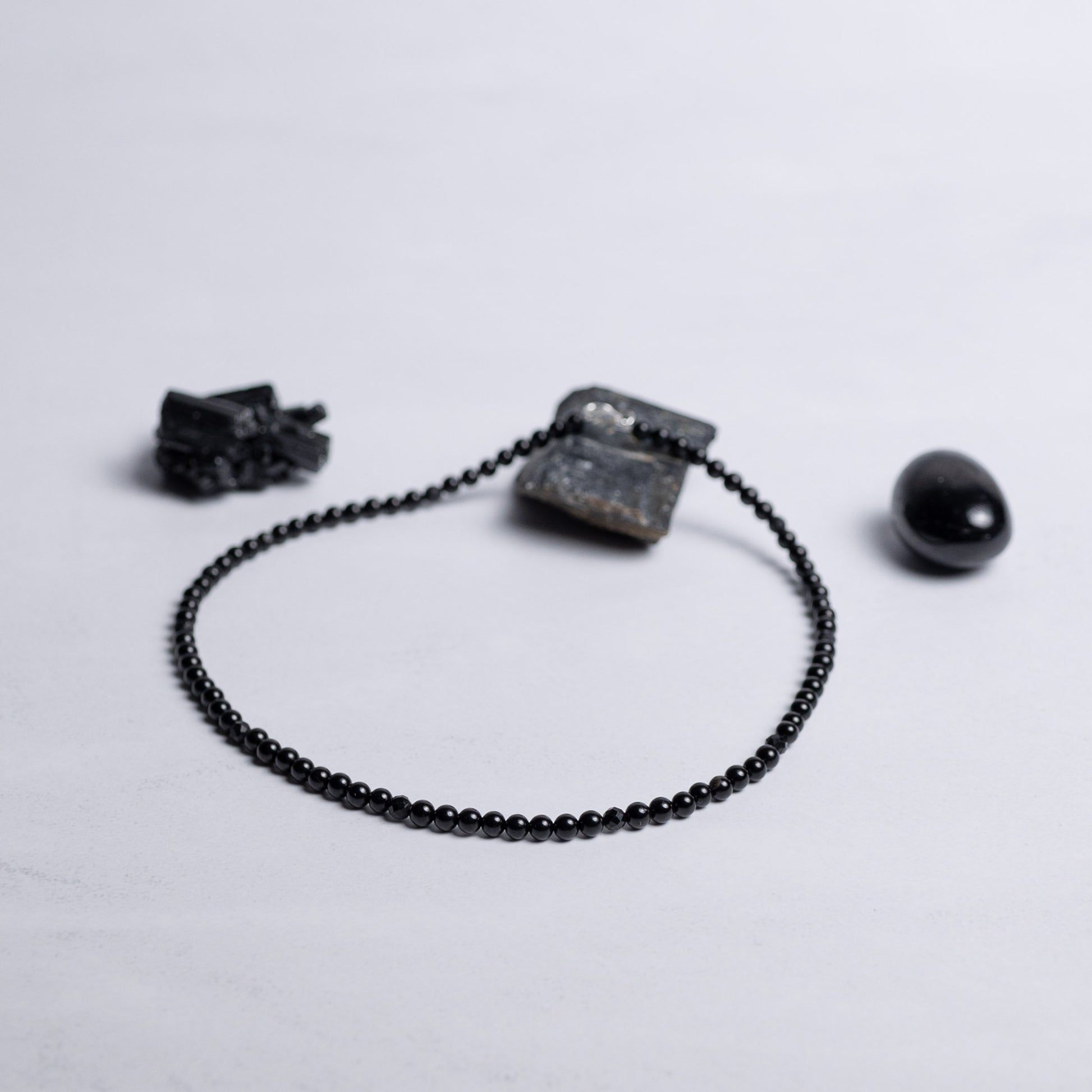 Handgefertigte Schutz Kette mit 4mm schwarzen Turmalin Perlen – Edelsteinschmuck von Moonlight