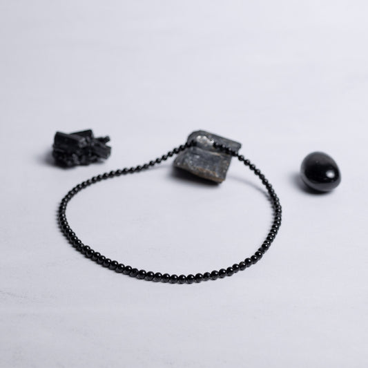 Handgefertigte Schutz Kette mit 4mm schwarzen Turmalin Perlen – Edelsteinschmuck von Moonlight
