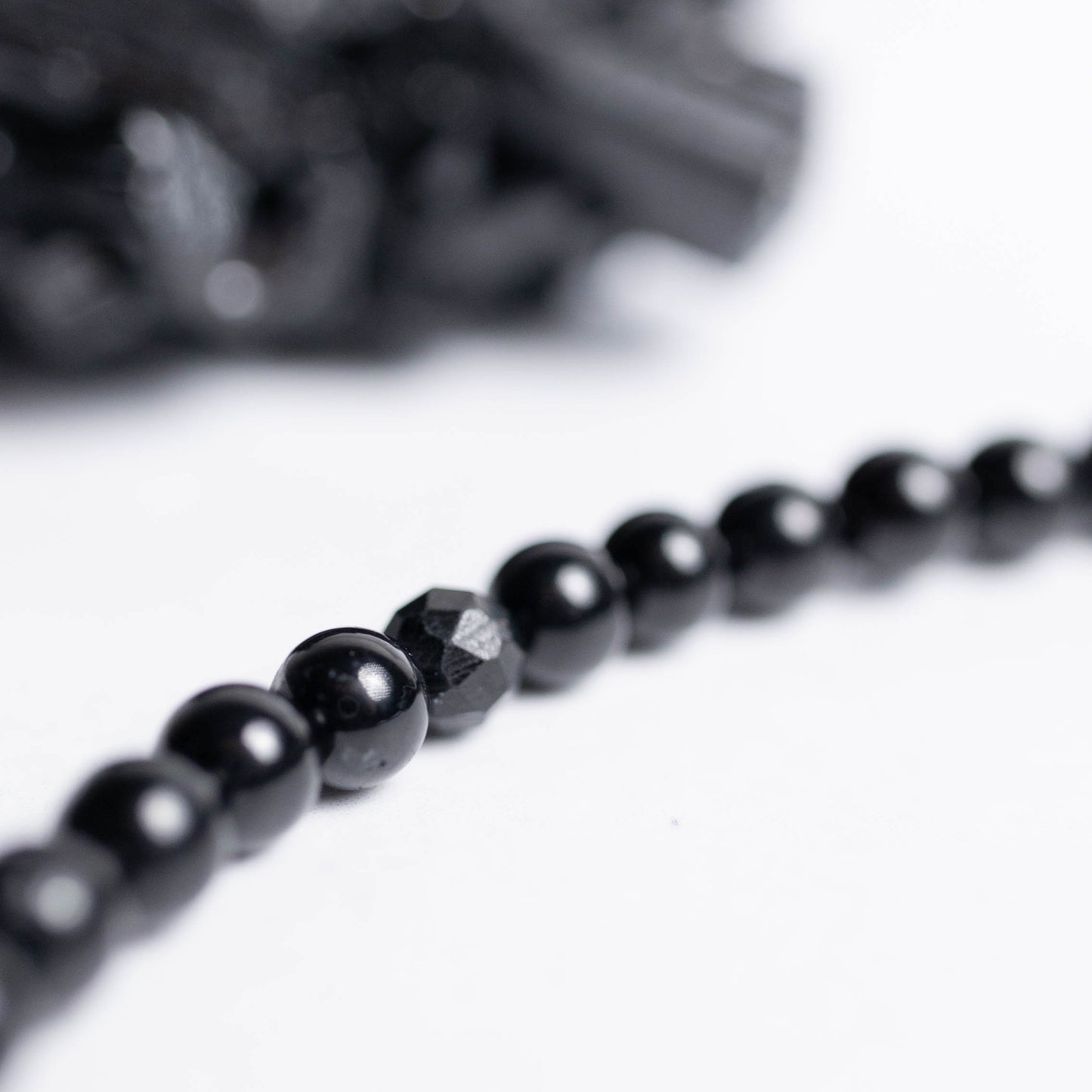 Handgefertigte Schutz Kette mit 4mm schwarzen Turmalin Perlen – Edelsteinschmuck von Moonlight