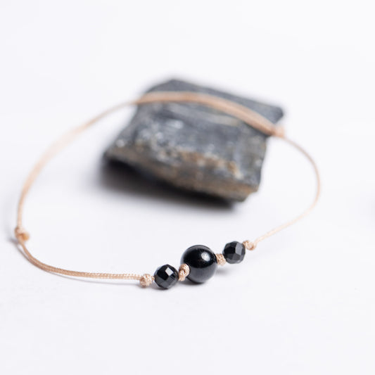 Nylon Armband mit runden und facettierten schwarzen Turmalin Perlen – Schutzschmuck von Moonlight Edelsteine