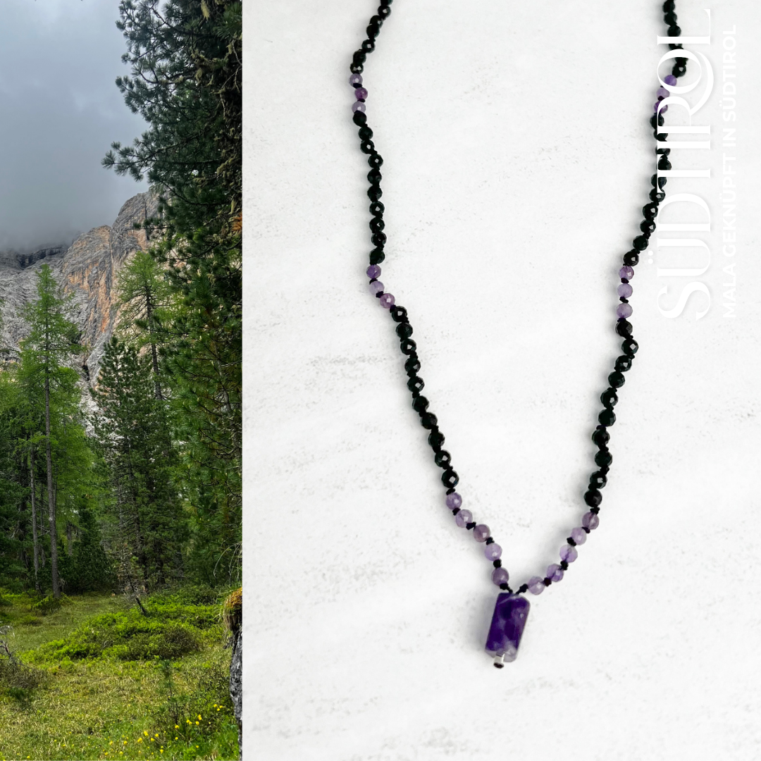 Südtirol-Mala – handgefertigt aus Turmalin und Amethyst. Energiegeladener Edelstein-Schmuck mit Geschichte von Moonlight Edelsteine.
