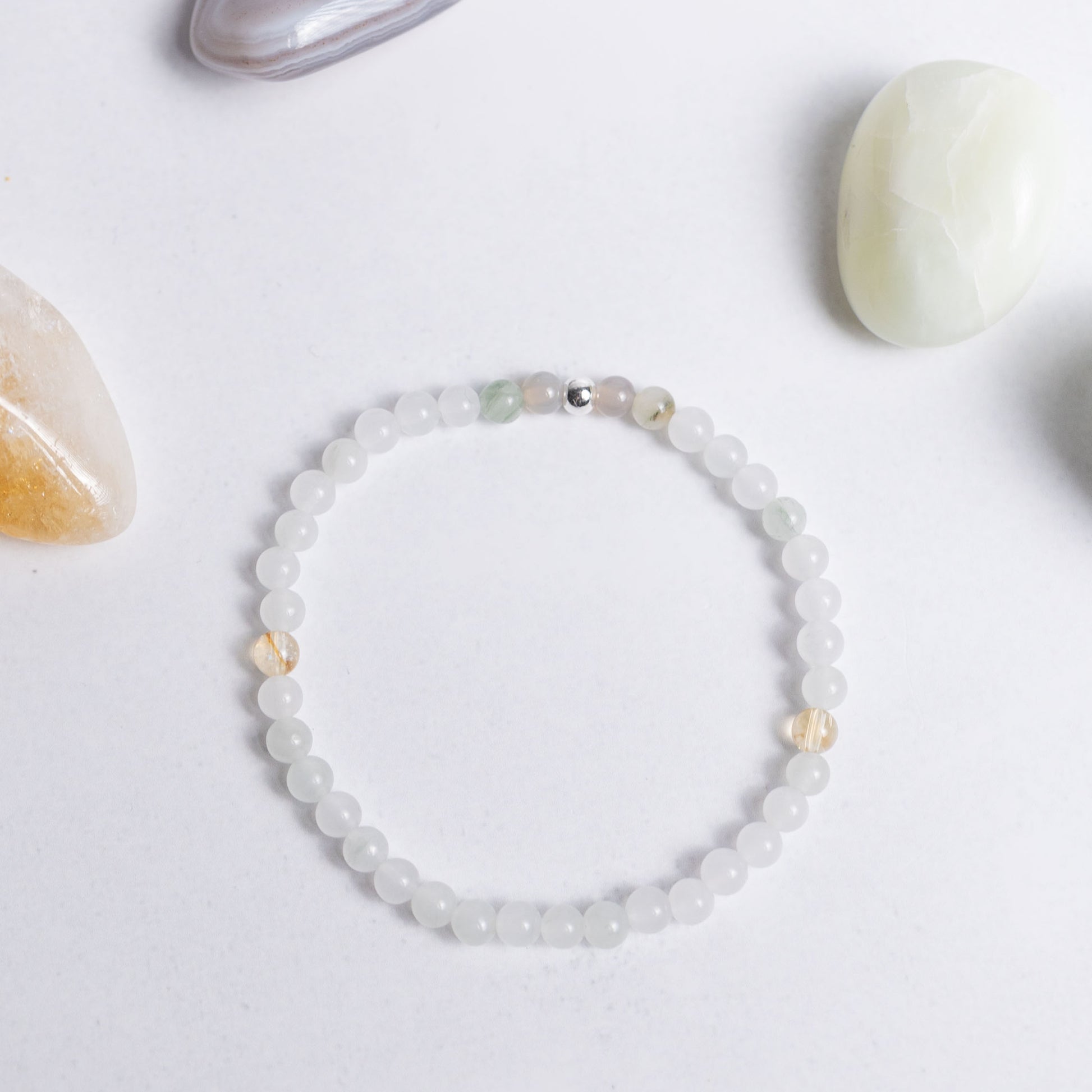 Surf die Welle Armband mit 4mm Perlen aus Achat, Jade und Citrin – zarter Edelsteinschmuck für Leichtigkeit und innere Stärke