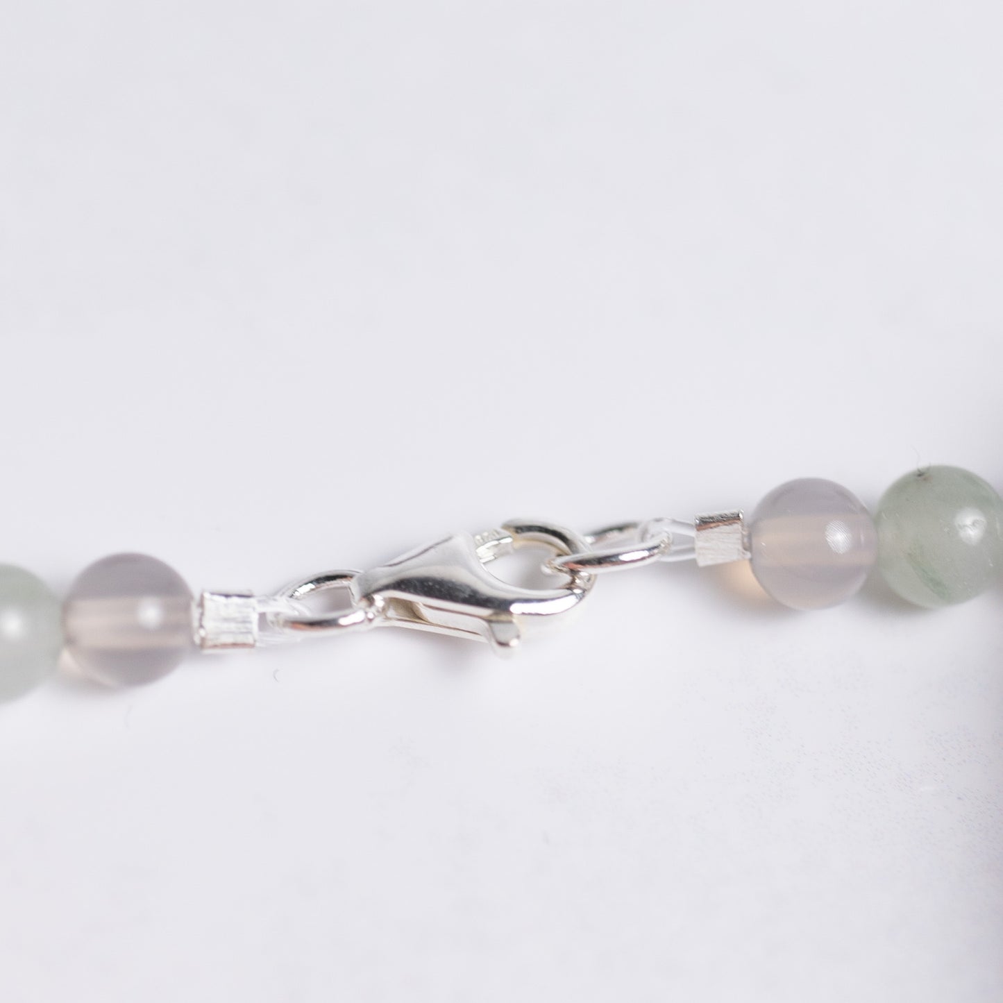 Surf die Welle Kette mit 4mm Perlen aus Achat, Jade und Citrin – feiner Edelsteinschmuck für Balance, Vertrauen und Lebensfreude