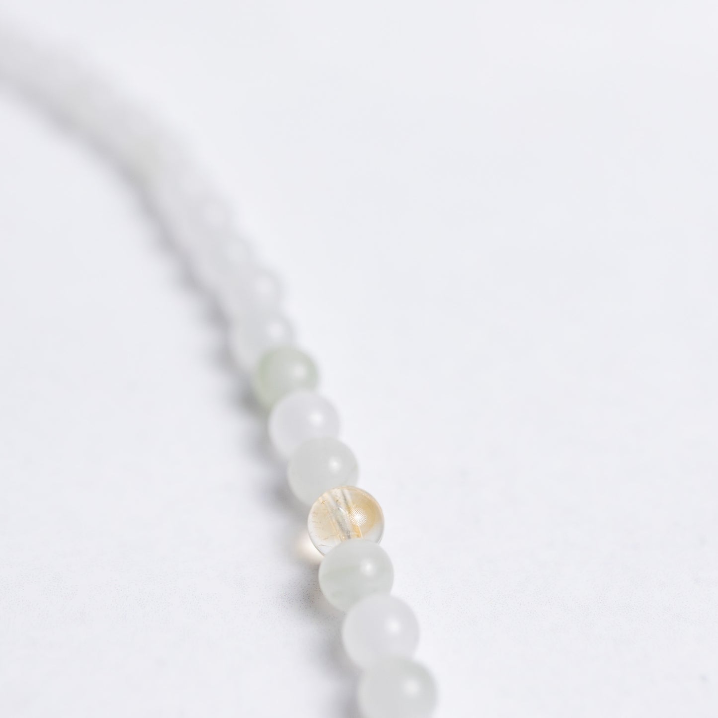 Surf die Welle Kette mit 4mm Perlen aus Achat, Jade und Citrin – feiner Edelsteinschmuck für Balance, Vertrauen und Lebensfreude