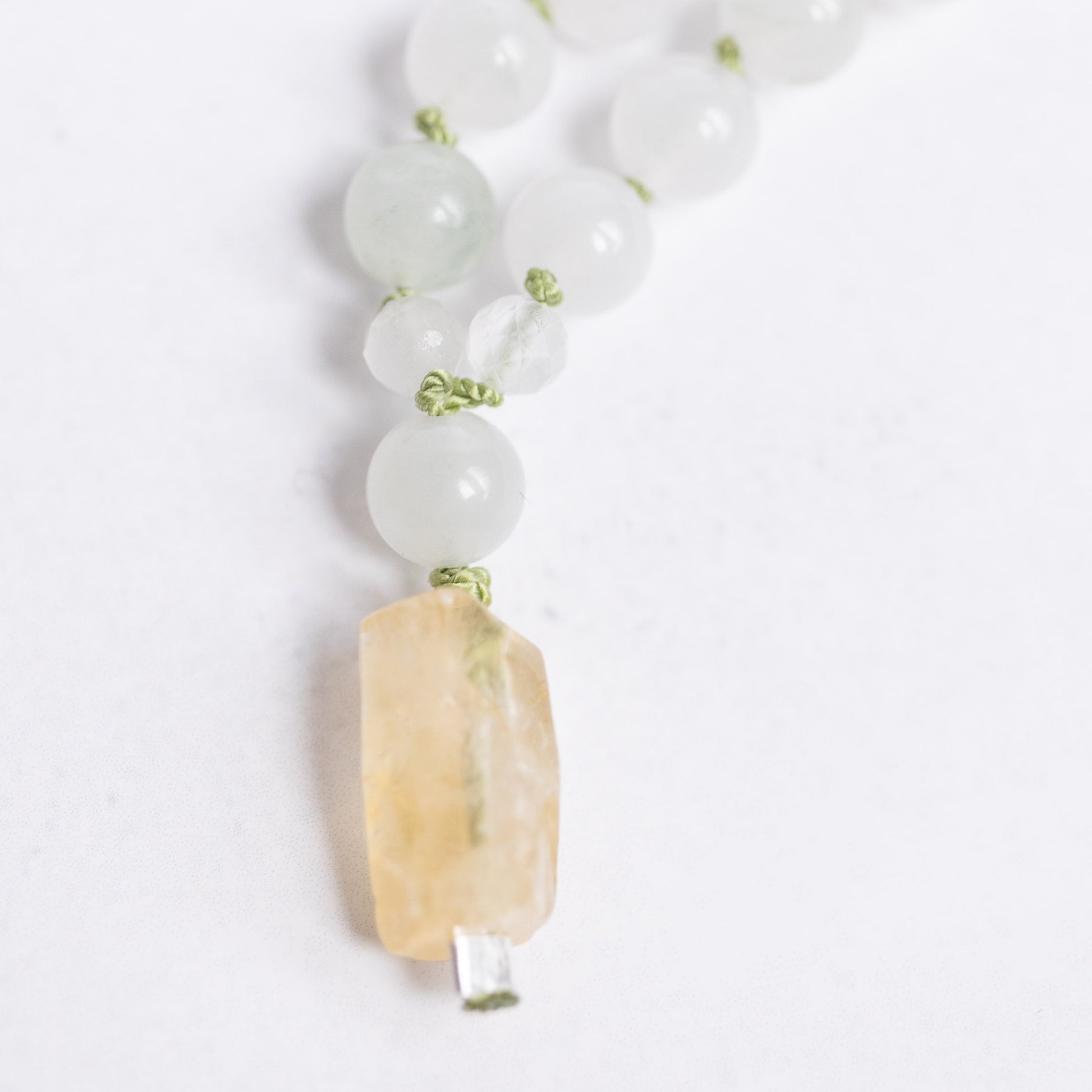 Surf die Welle Mala aus Achat, Jade und Citrin – handgefertigt für Vertrauen, Balance und sonnige Lebensenergie