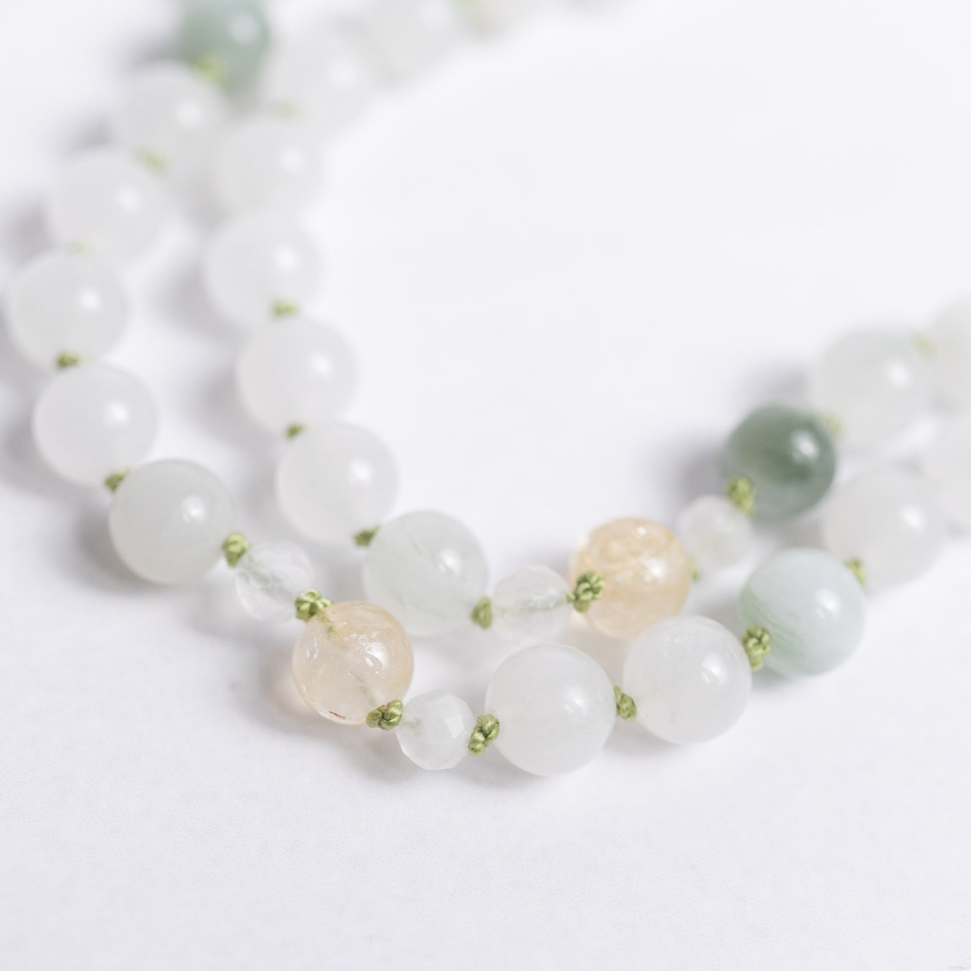 Surf die Welle Mala aus Achat, Jade und Citrin – handgefertigt für Vertrauen, Balance und sonnige Lebensenergie
