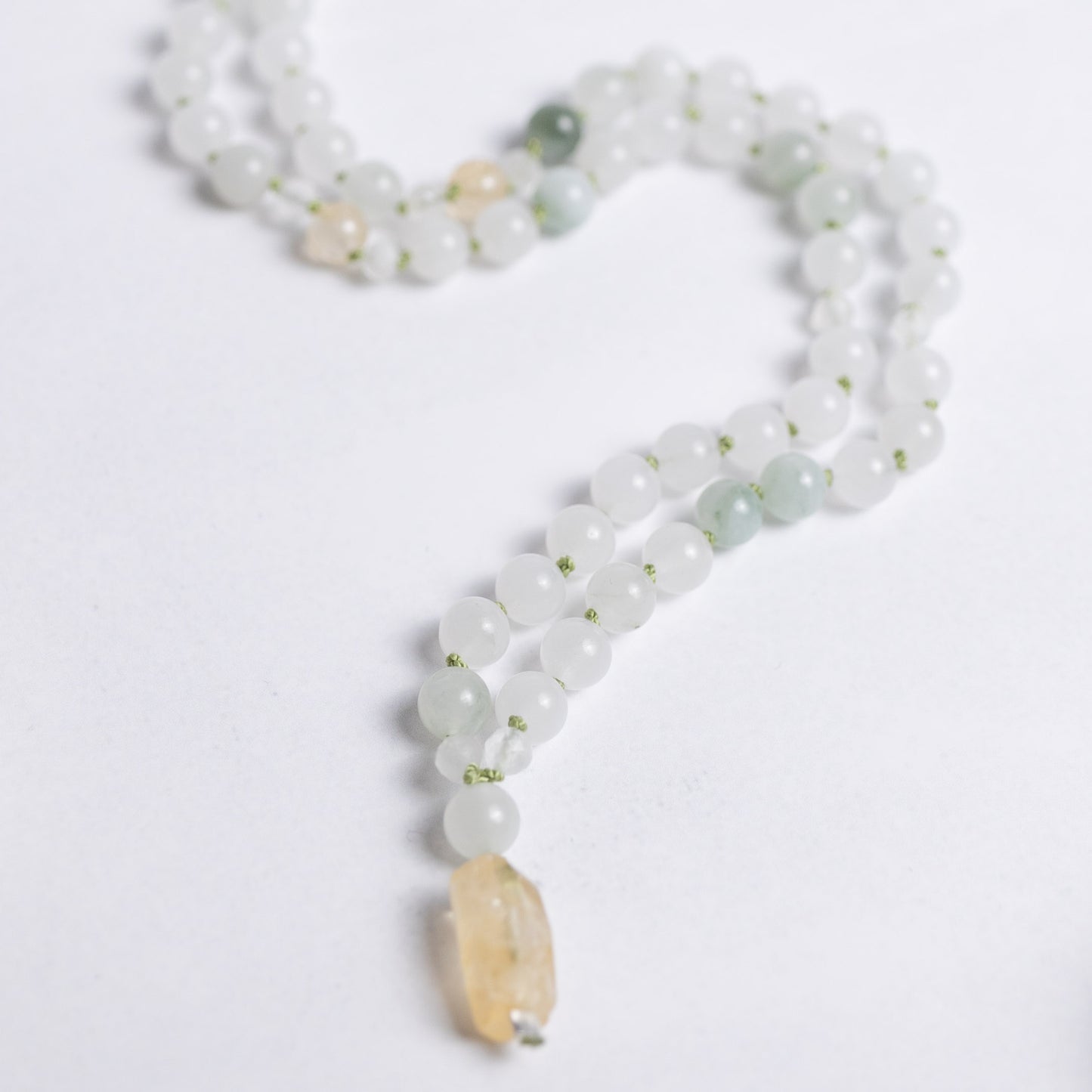 Surf die Welle Mala aus Achat, Jade und Citrin – handgefertigt für Vertrauen, Balance und sonnige Lebensenergie