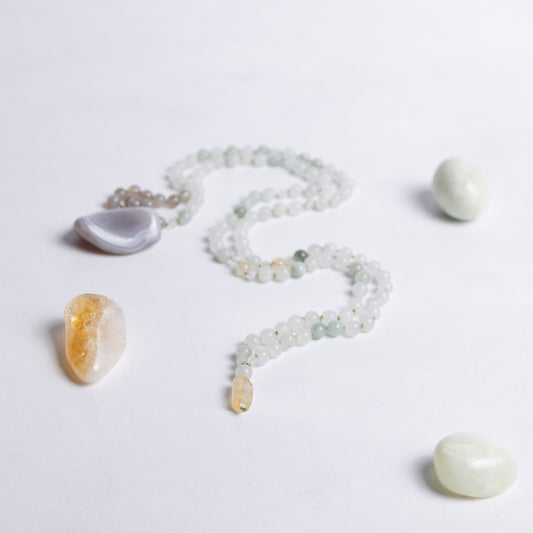 Surf die Welle Mala aus Achat, Jade und Citrin – handgefertigt für Vertrauen, Balance und sonnige Lebensenergie