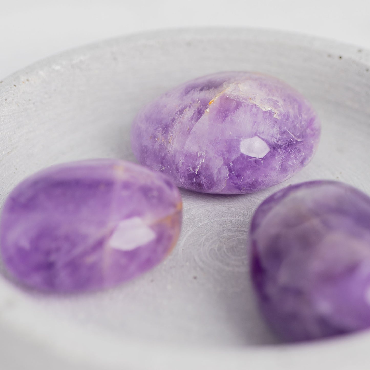 Trommelstein Amethyst – schützt deine Seele, stärkt Intuition & innere Ruhe.