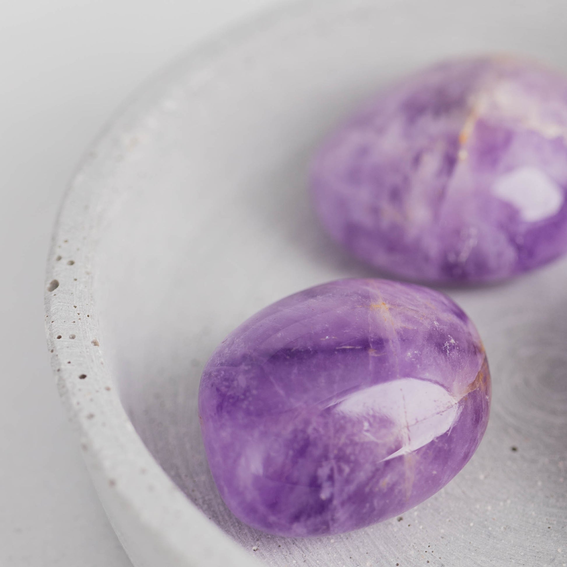 Trommelstein Amethyst – schützt deine Seele, stärkt Intuition & innere Ruhe.