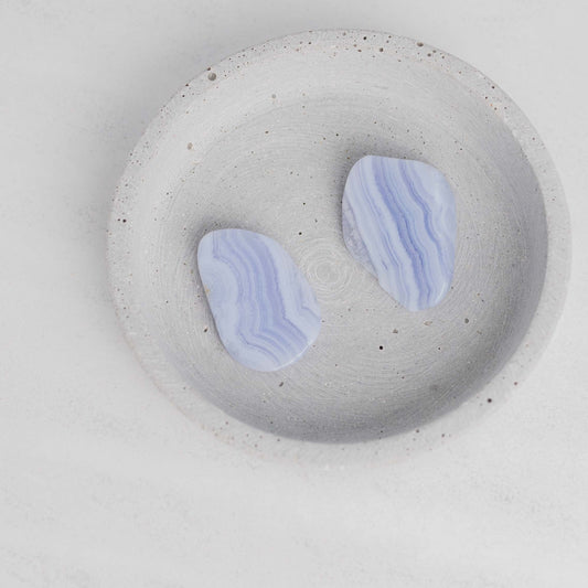 Trommelstein Chalcedon – stärkt deine Stimme, Ausdruck & Kommunikation.