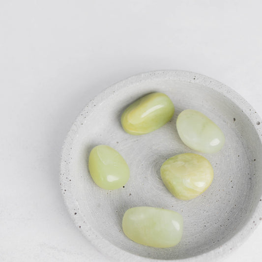 Trommelstein Jade – im Einklang mit der Erde, fördert Harmonie & Wohlstand.