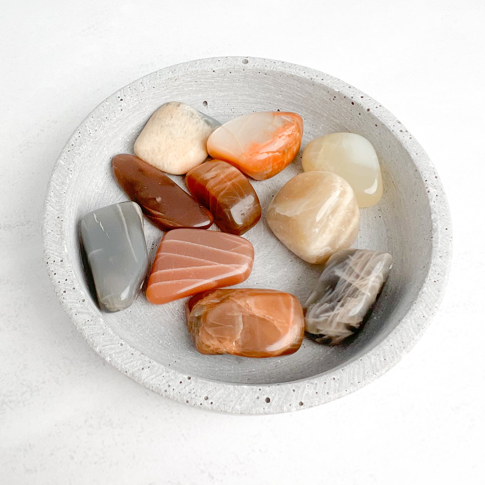 Trommelstein Mondstein Mix (weiß, schwarz, rosé) – Heilstein für Intuition, Weiblichkeit, Balance und innere Zyklen. Von Moonlight Edelsteine.