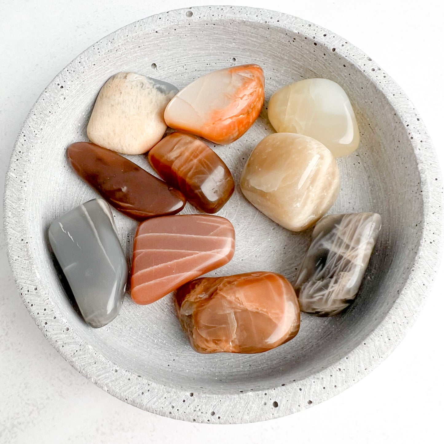 Trommelstein Mondstein Mix (weiß, schwarz, rosé) – Heilstein für Intuition, Weiblichkeit, Balance und innere Zyklen. Von Moonlight Edelsteine.