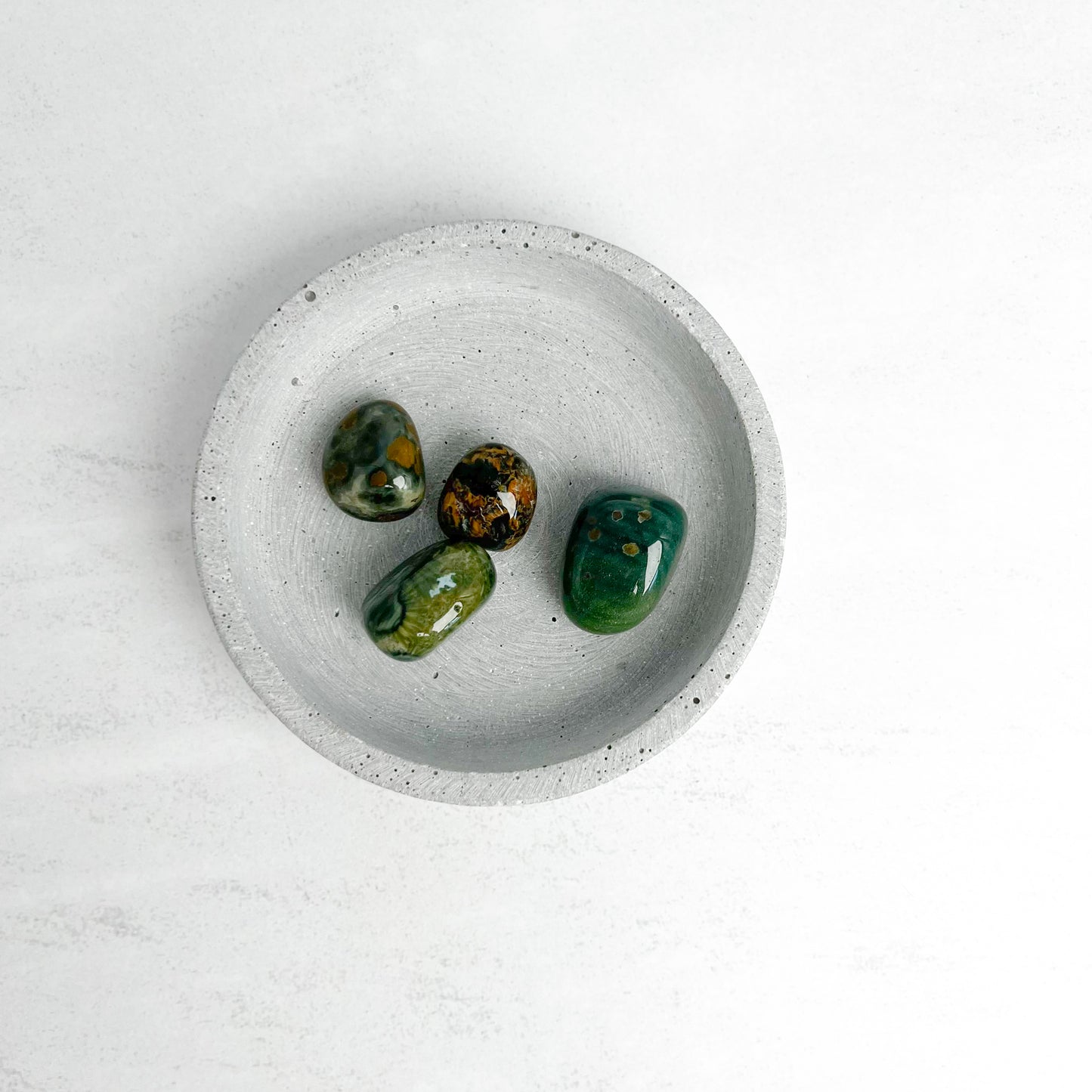 Trommelstein Ocean Jaspis – handverlesener Heilstein von Moonlight Edelsteine. Steht für Ruhe, Ausgeglichenheit und die Kraft des Meeres.