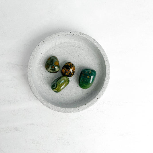 Trommelstein Ocean Jaspis – handverlesener Heilstein von Moonlight Edelsteine. Steht für Ruhe, Ausgeglichenheit und die Kraft des Meeres.
