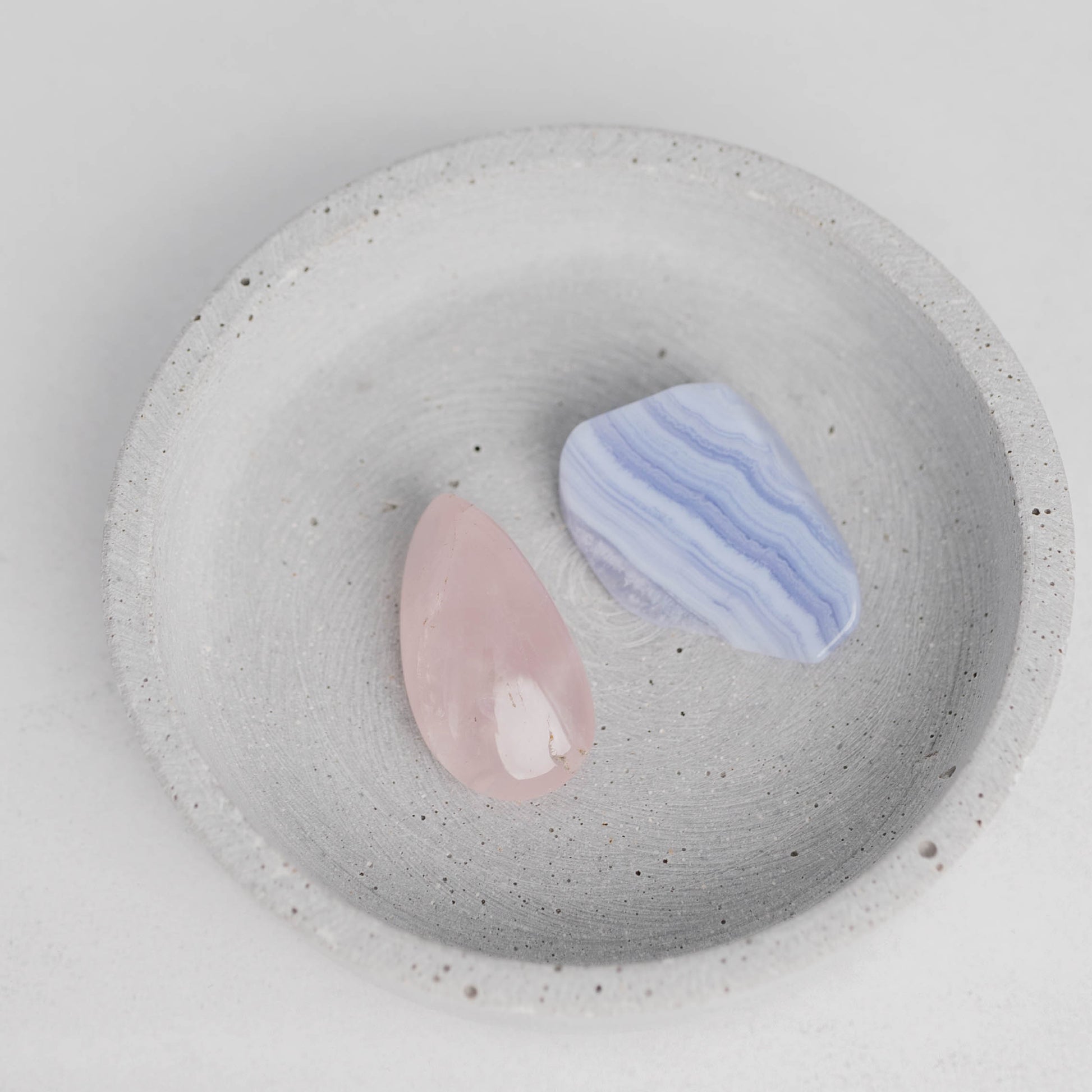 Trommelstein Set Selbstliebe – Rosenquarz & Chalcedon für Herzöffnung, Selbstvertrauen & liebevolle Stärke