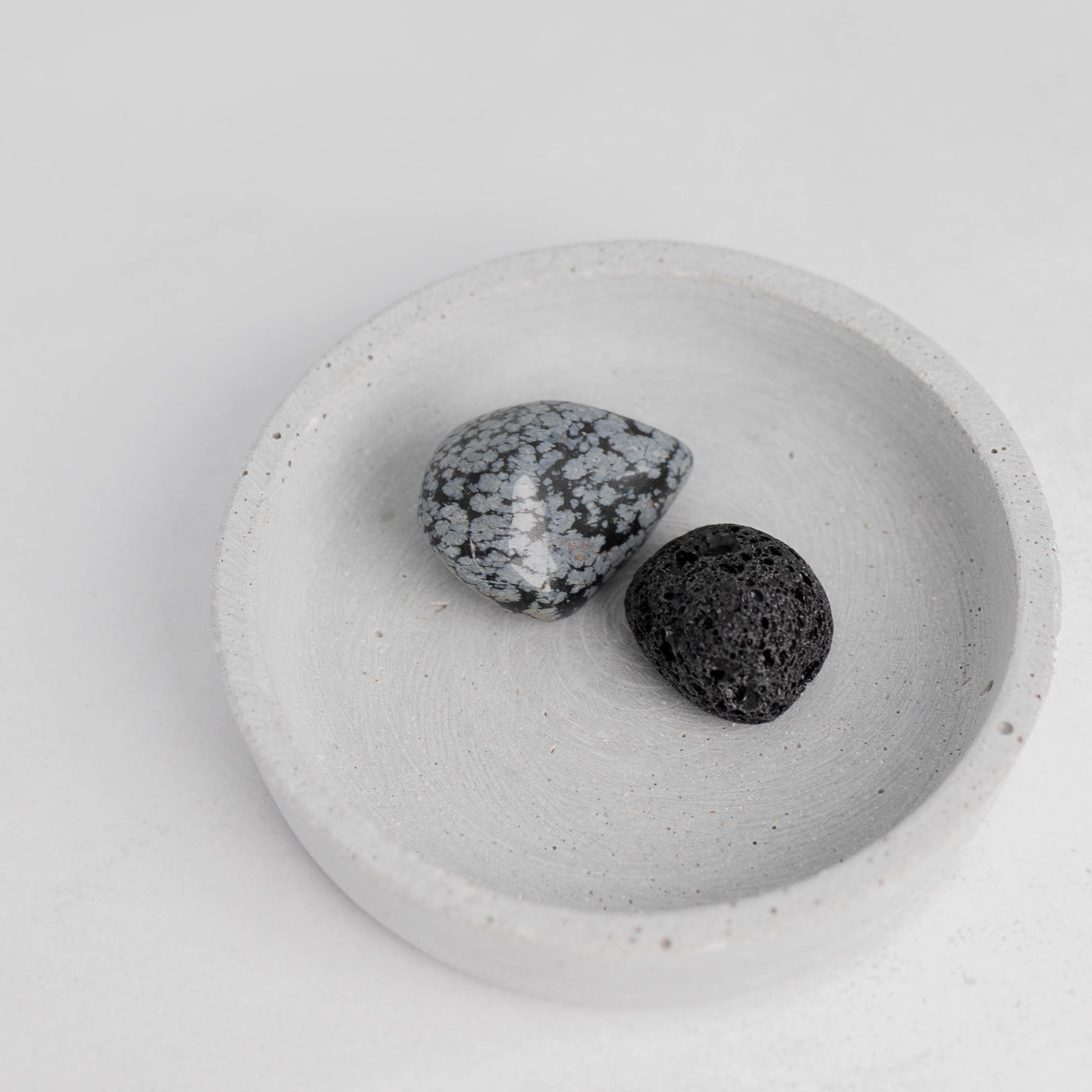 Trommelstein Set Tiefe Heilung – Lava & Schneeflockenobsidian für Transformation & innere Stärke.