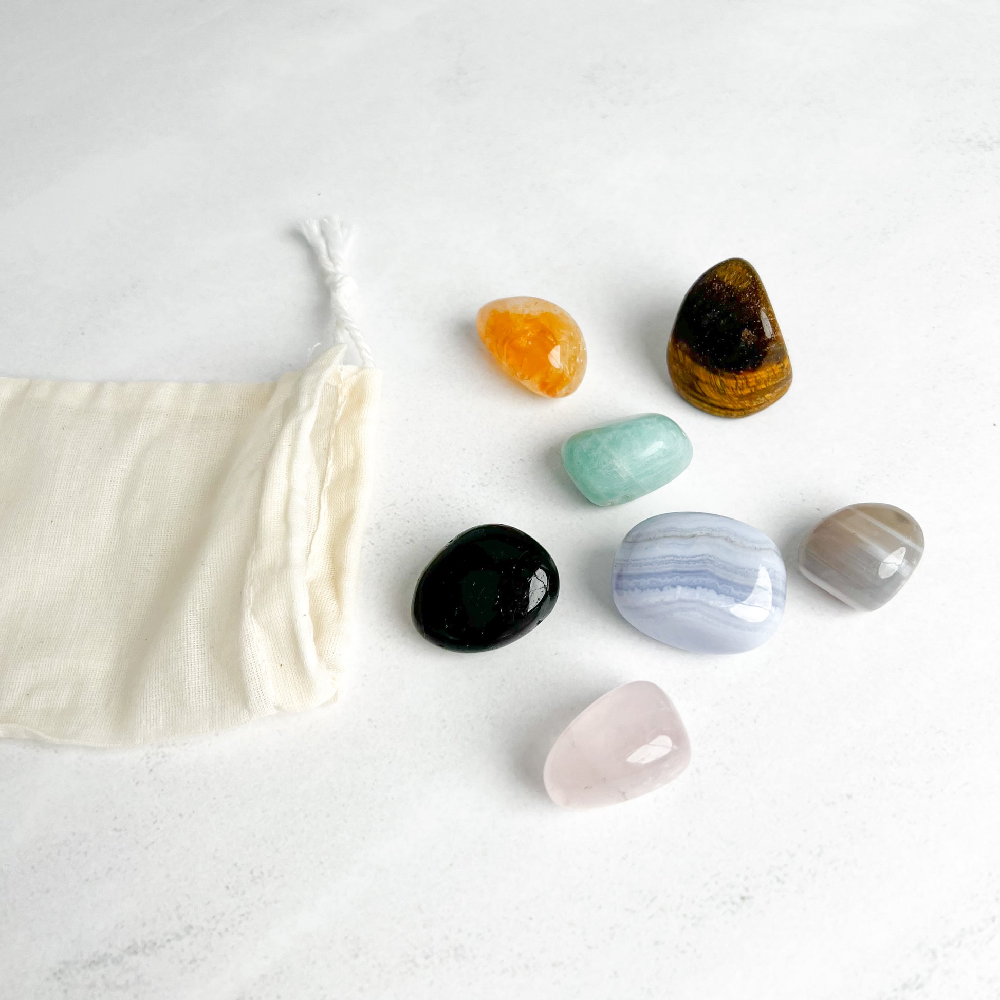 Trommelsteine Schulbegleiter Set für Kinder – 7 Edelsteine für Fokus, Selbstvertrauen, Schutz und Freude im Schulalltag – Moonlight