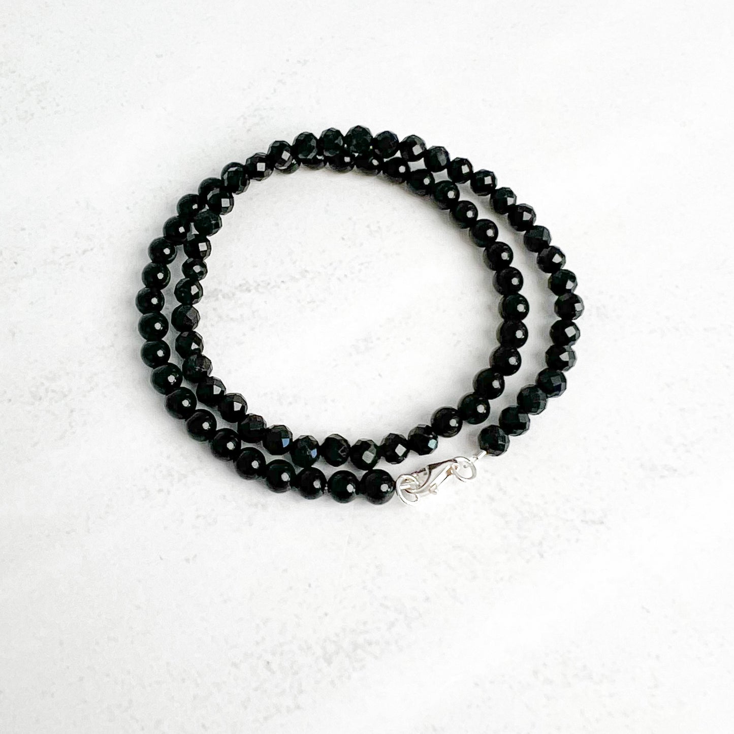 wickelarmband_schutz_abgrenzung_schwarzer_Turmalin_Moonlight_Edelsteine_Heilsteine