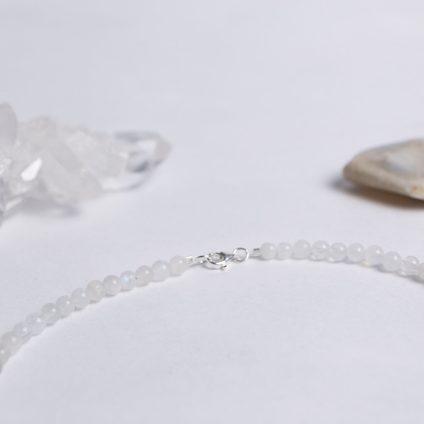 Zurück zu dir Kette mit 4mm Perlen aus Mondstein und Bergkristall – handgefertigter Schmuck für Harmonie, Klarheit und innere Stärke